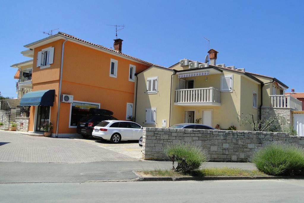 Apartments Villa Ela Умаг Екстериор снимка