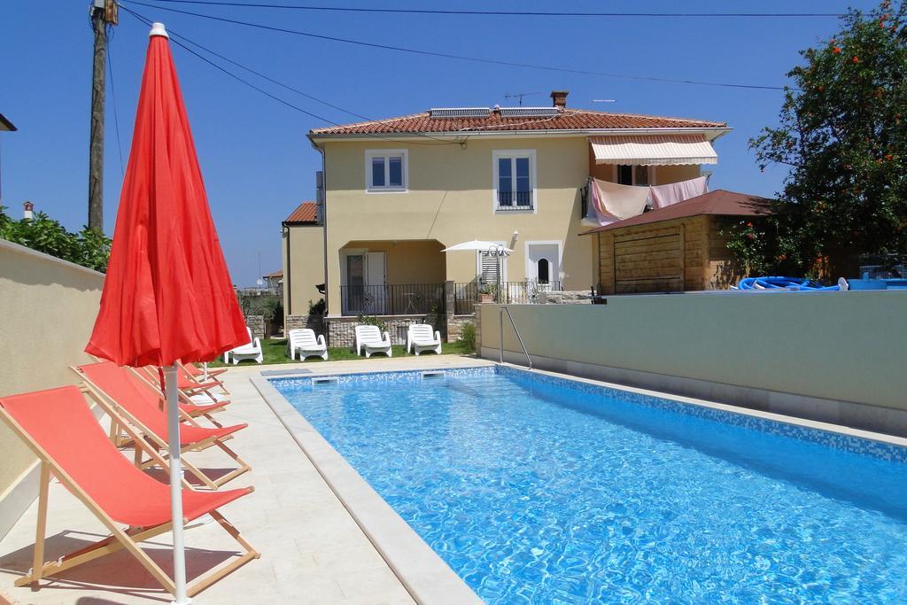 Apartments Villa Ela Умаг Екстериор снимка