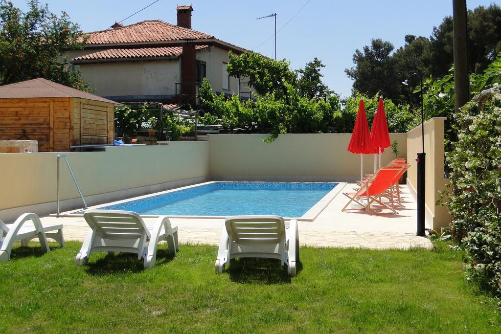 Apartments Villa Ela Умаг Екстериор снимка