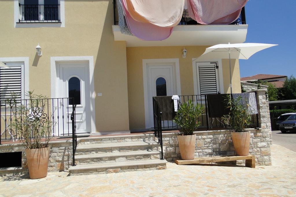 Apartments Villa Ela Умаг Екстериор снимка