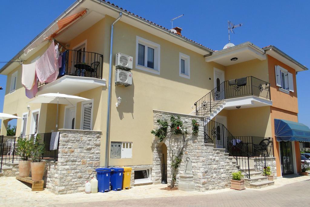Apartments Villa Ela Умаг Екстериор снимка