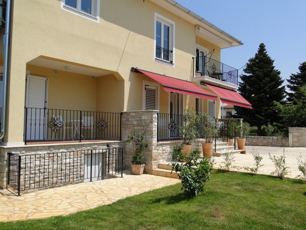Apartments Villa Ela Умаг Екстериор снимка